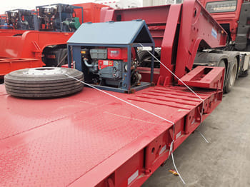 TITAN Folding Gooseneck Lowboy Trailers for Sale in Senegal - Low loader semi-trailer: picture 3 TITAN Folding Gooseneck Lowboy Trailers for Sale in Senegal - Low loader semi-trailer: picture 3