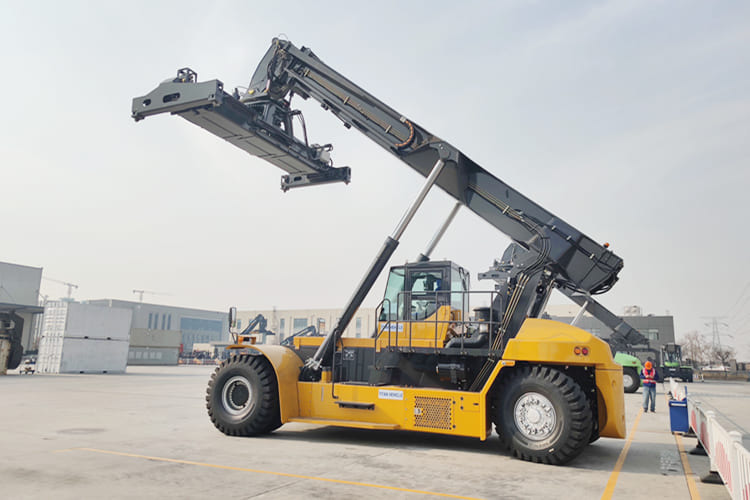XCMG Container Reach Stacker for Sale in Ghana - Container handler: picture 4 XCMG Container Reach Stacker for Sale in Ghana - Container handler: picture 4