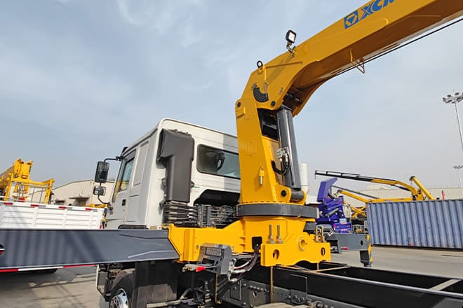 XCMG Lorry Mounted Crane for Sale in Brazil - Crane truck: picture 4 XCMG Lorry Mounted Crane for Sale in Brazil - Crane truck: picture 4