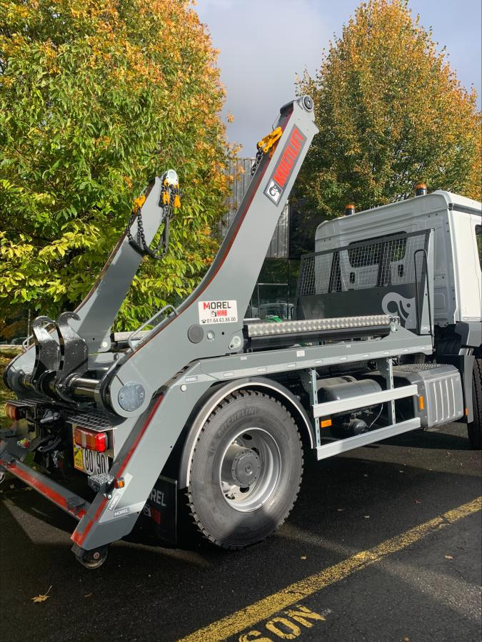 Mercedes Actros 1835 - Skip loader truck: picture 4 Mercedes Actros 1835 - Skip loader truck: picture 4