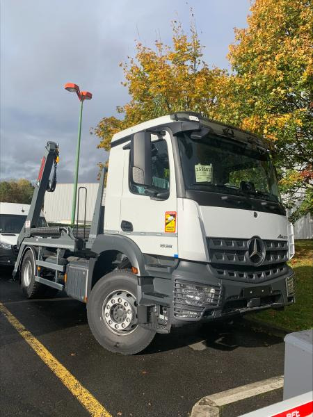 Mercedes Actros 1835 - Skip loader truck: picture 2 Mercedes Actros 1835 - Skip loader truck: picture 2