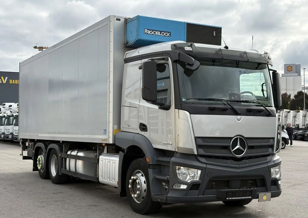 Mercedes-Benz Actros 2543 6x2 chłodnia izoterma 18 palet oś skrętna - Refrigerator truck: picture 3 Mercedes-Benz Actros 2543 6x2 chłodnia izoterma 18 palet oś skrętna - Refrigerator truck: picture 3