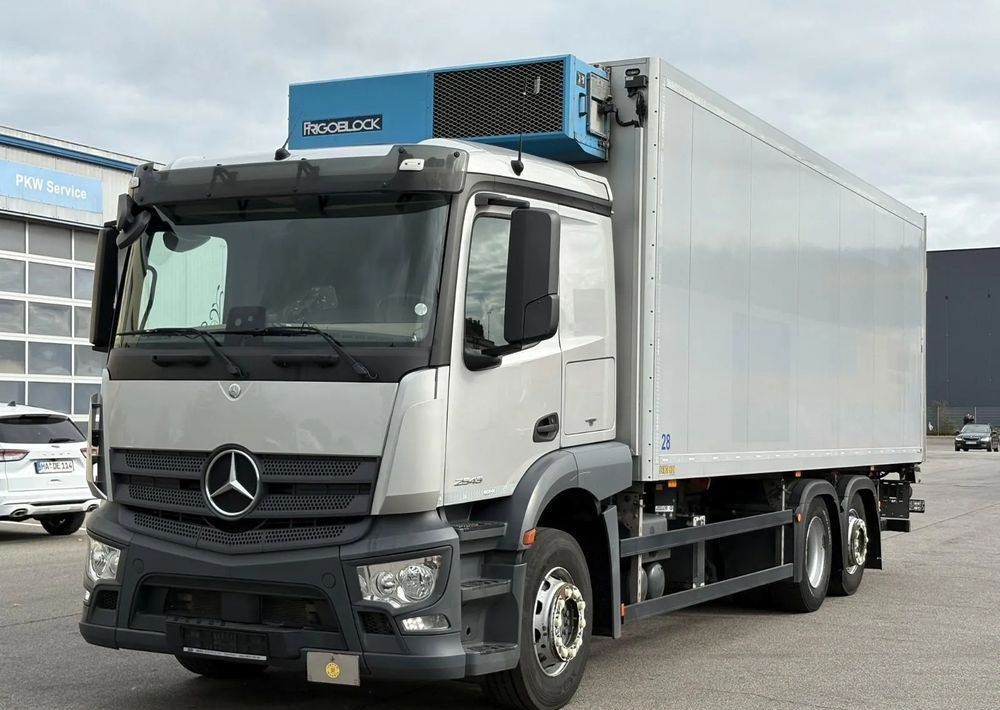 Mercedes-Benz Actros 2543 6x2 chłodnia izoterma 18 palet oś skrętna - Refrigerator truck: picture 1 Mercedes-Benz Actros 2543 6x2 chłodnia izoterma 18 palet oś skrętna - Refrigerator truck: picture 1