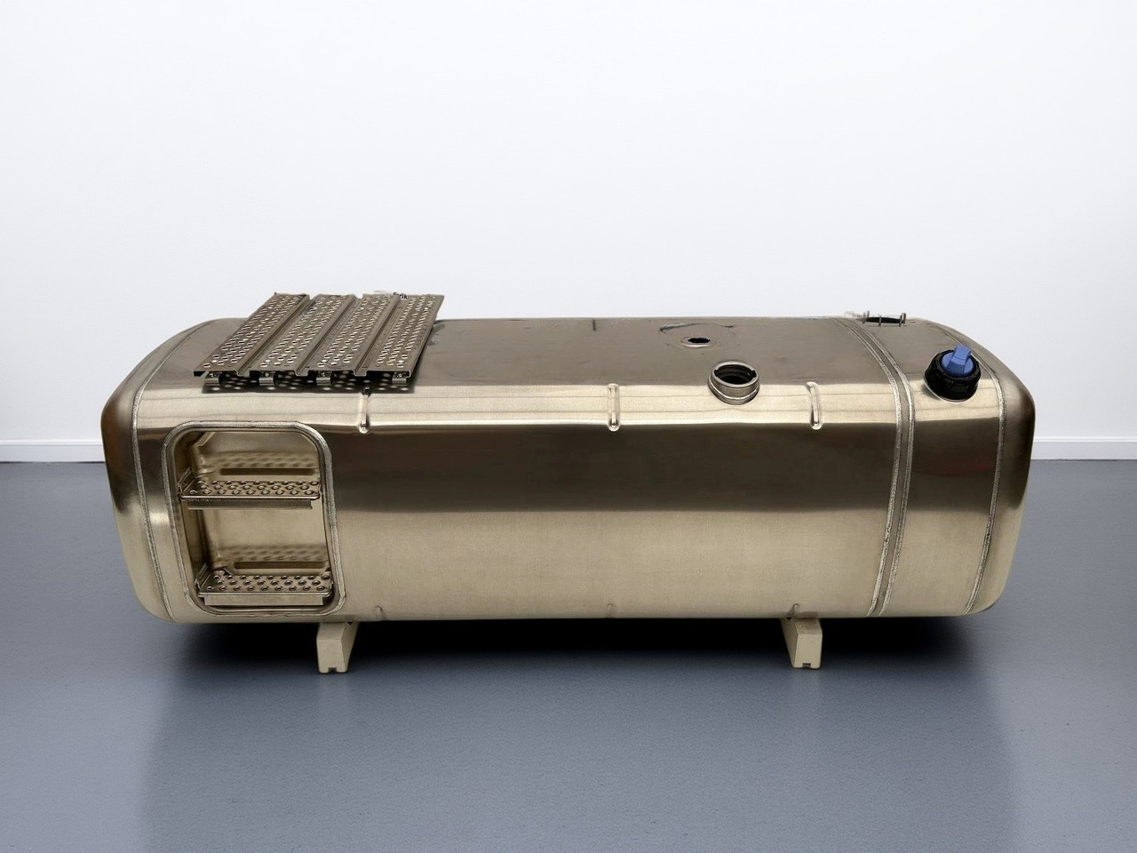 MERCEDES-BENZ - Fuel tank: picture 1 MERCEDES-BENZ - Fuel tank: picture 1