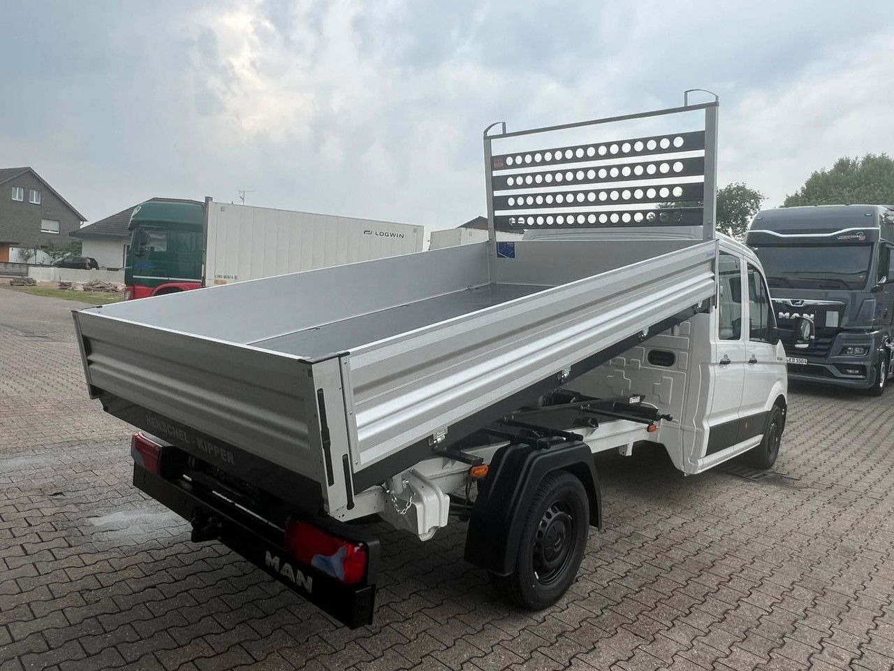 MAN TGE 3 3.180 L4 - 3-Seiten-Kipper 3,5t Aut. LED DC - Tipper van, Combi van: picture 2 MAN TGE 3 3.180 L4 - 3-Seiten-Kipper 3,5t Aut. LED DC - Tipper van, Combi van: picture 2