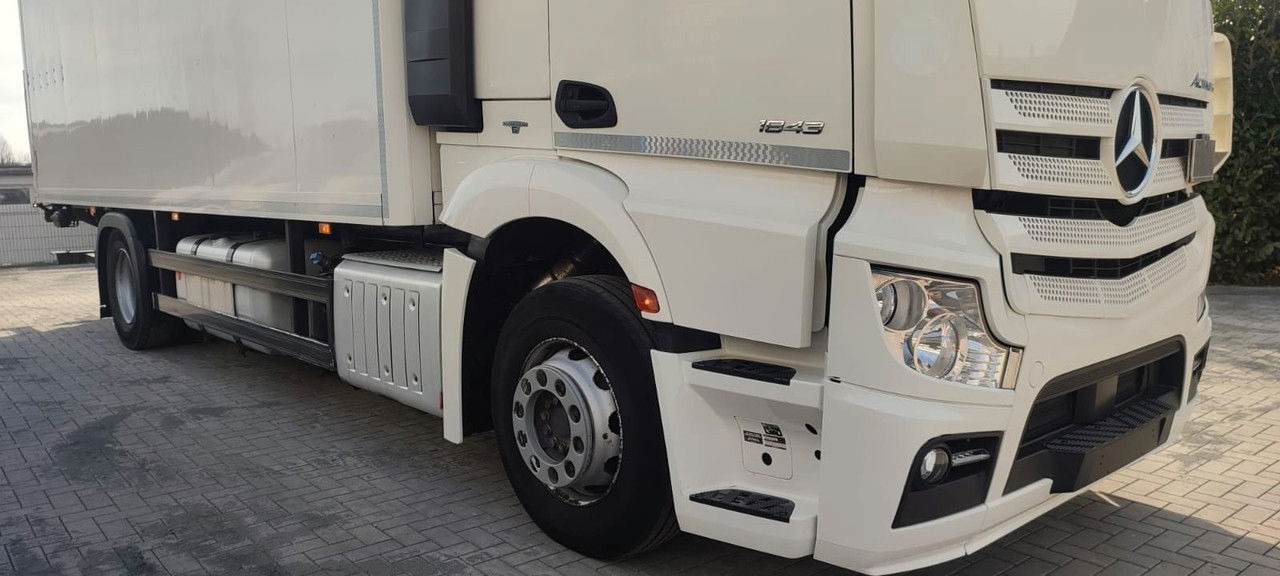 Mercedes-Benz Actros 1843 1843-Vermietung - LBW Voll-Luft-gefedert - Box truck: picture 3 Mercedes-Benz Actros 1843 1843-Vermietung - LBW Voll-Luft-gefedert - Box truck: picture 3