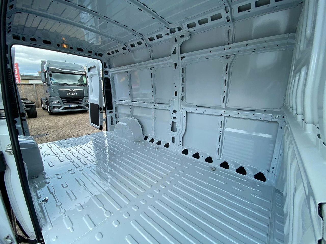 Opel Movano - Panel van: picture 5 Opel Movano - Panel van: picture 5