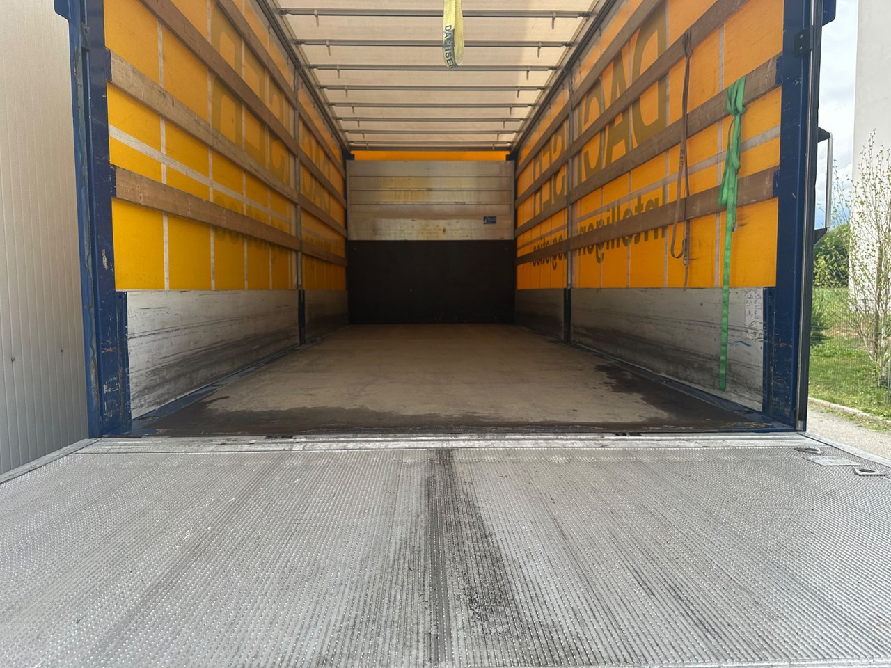DAF LF 260 - Curtainsider truck: picture 5 DAF LF 260 - Curtainsider truck: picture 5