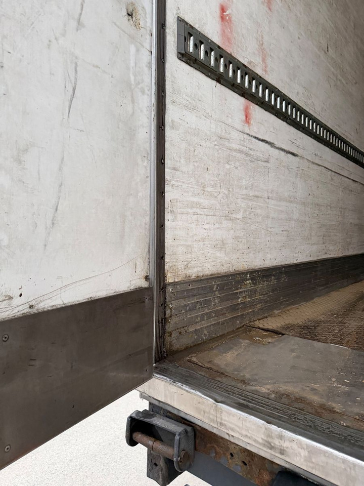 Schwarzmüller Carrier Maxima 1300 ALU LIFT - Closed box semi-trailer: picture 5 Schwarzmüller Carrier Maxima 1300 ALU LIFT - Closed box semi-trailer: picture 5