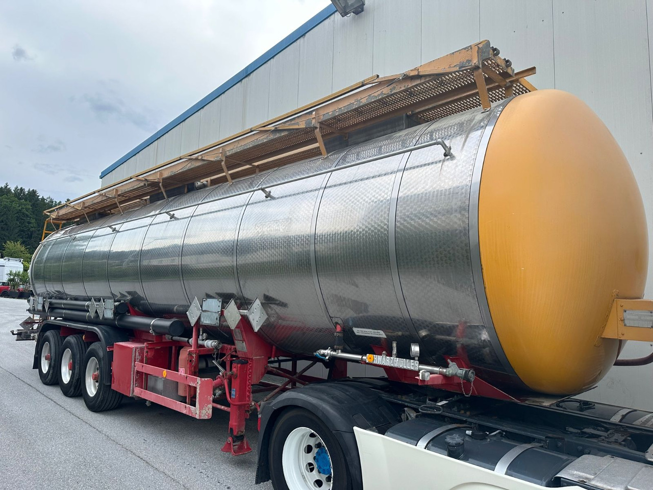 Schwarzmüller Chemi L4BH 42050L Lift BPW - Tank semi-trailer: picture 2 Schwarzmüller Chemi L4BH 42050L Lift BPW - Tank semi-trailer: picture 2