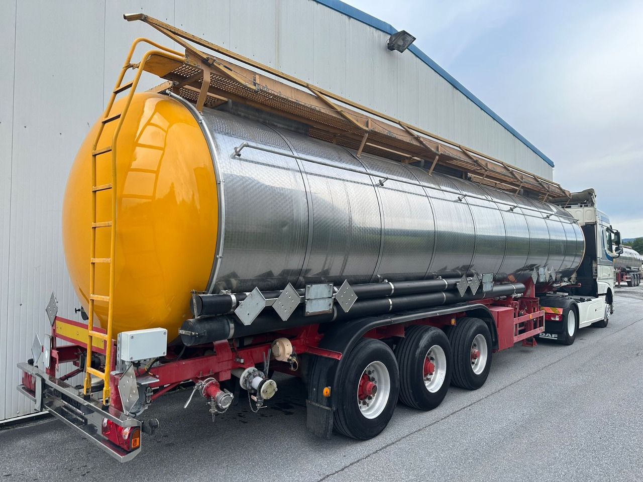 Schwarzmüller Chemi L4BH 42050L Lift BPW - Tank semi-trailer: picture 4 Schwarzmüller Chemi L4BH 42050L Lift BPW - Tank semi-trailer: picture 4