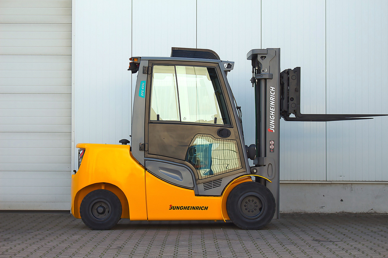 JUNGHEINRICH DFG435s - Triplex - Diesel forklift: picture 3 JUNGHEINRICH DFG435s - Triplex - Diesel forklift: picture 3