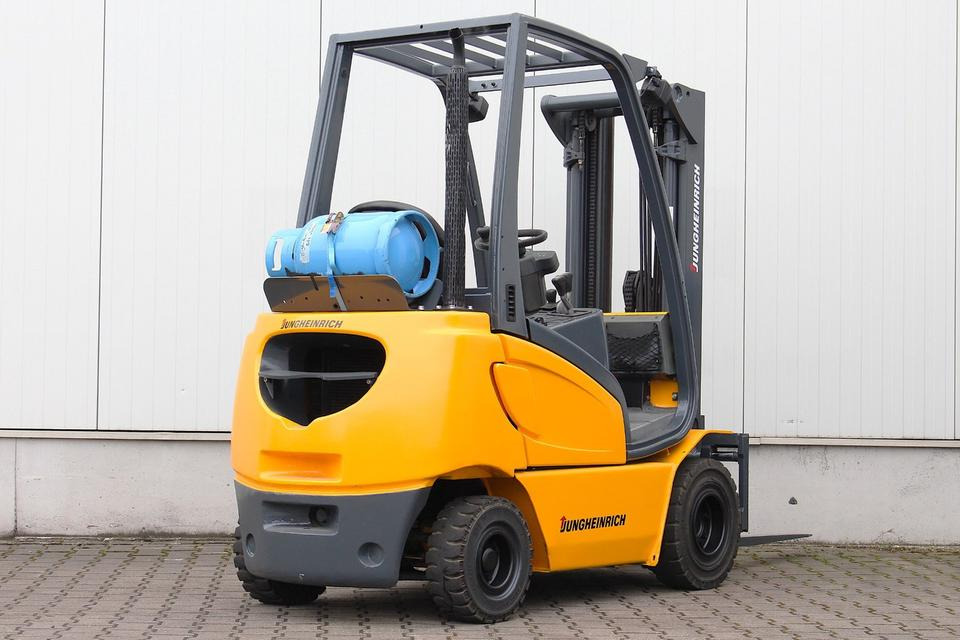 JUNGHEINRICH TFG316s Triplex 4,5m UVV - LPG forklift: picture 5 JUNGHEINRICH TFG316s Triplex 4,5m UVV - LPG forklift: picture 5