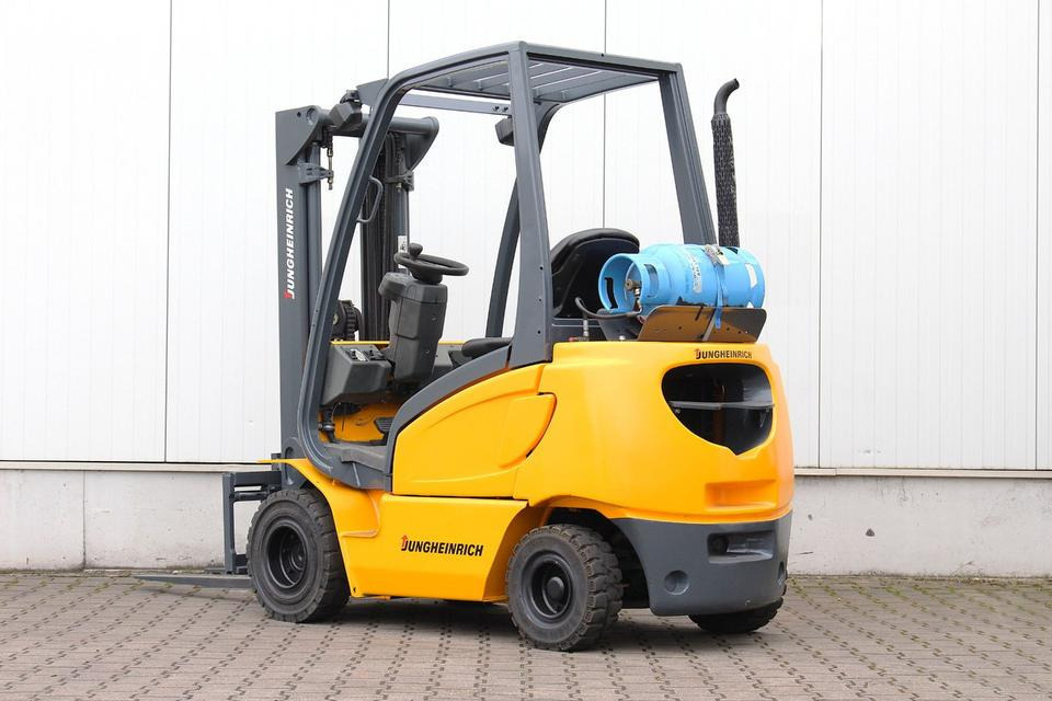 JUNGHEINRICH TFG316s Triplex 4,5m UVV - LPG forklift: picture 2 JUNGHEINRICH TFG316s Triplex 4,5m UVV - LPG forklift: picture 2