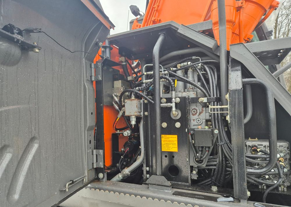 Hitachi ZX190W-3 - Wheel excavator: picture 3 Hitachi ZX190W-3 - Wheel excavator: picture 3