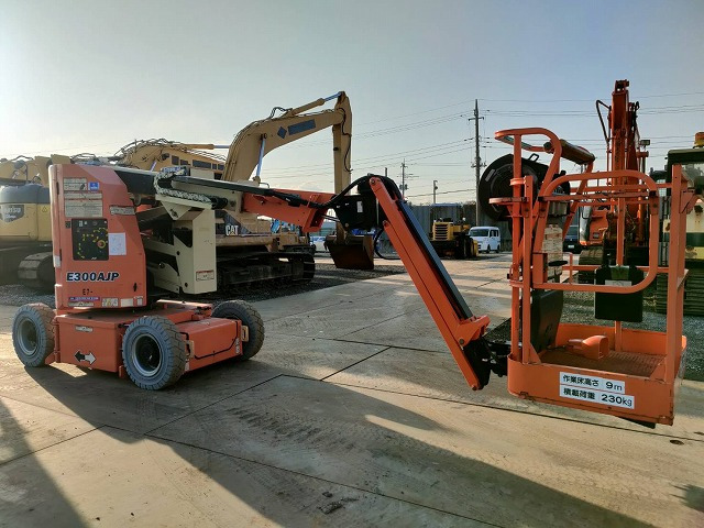 JLG E300AJP - Articulated boom: picture 3 JLG E300AJP - Articulated boom: picture 3