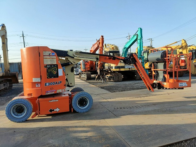 JLG E300AJP - Articulated boom: picture 4 JLG E300AJP - Articulated boom: picture 4