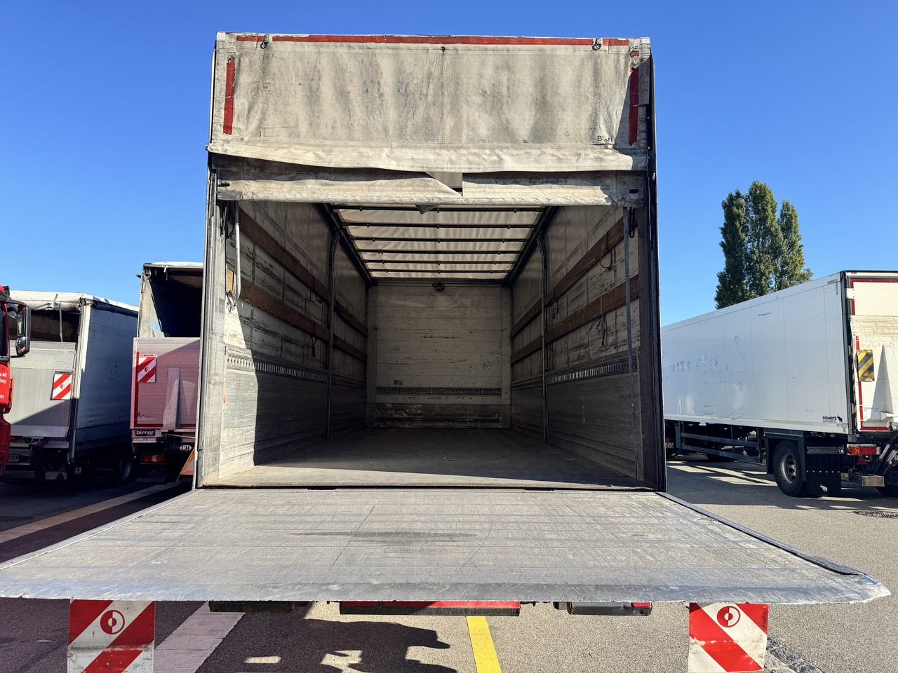 MERCEDES-BENZ Actros 1836 4x2 Blache-Hebebühne - Curtainsider truck: picture 4 MERCEDES-BENZ Actros 1836 4x2 Blache-Hebebühne - Curtainsider truck: picture 4