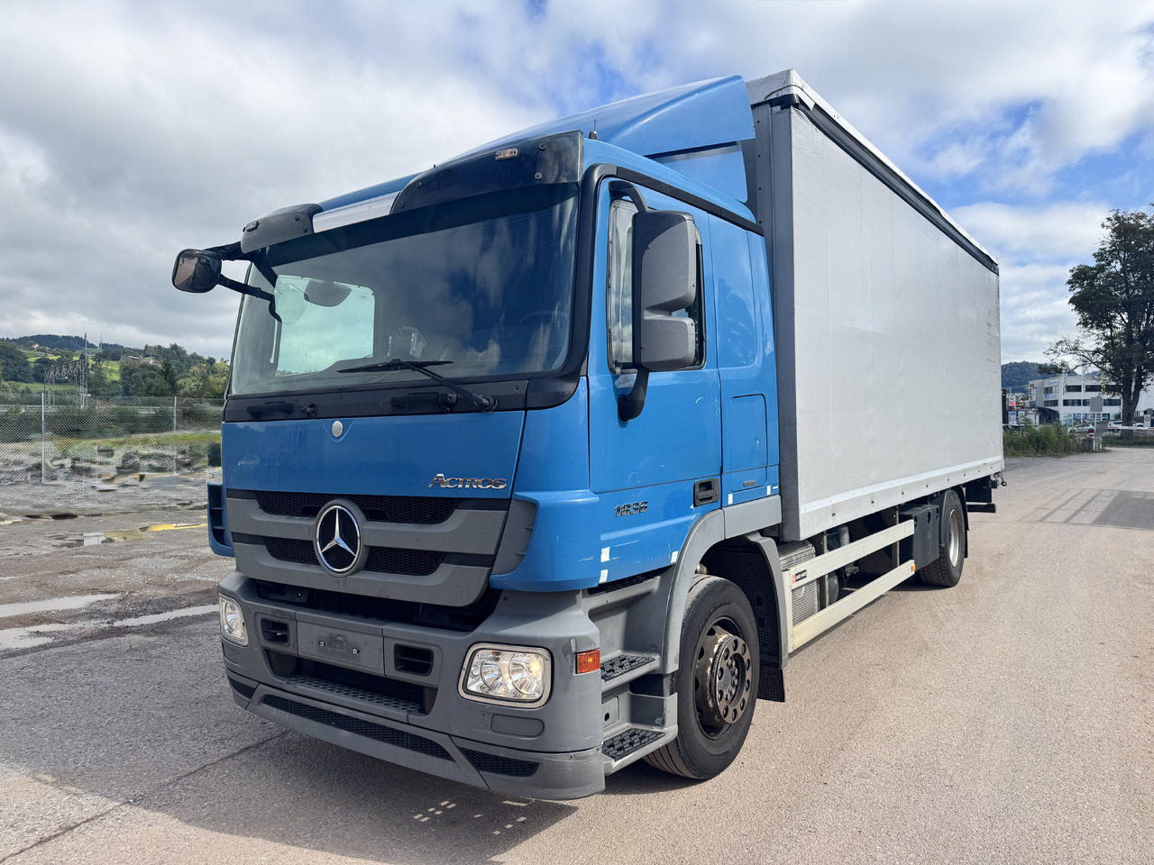MERCEDES-BENZ Actros 1836 4x2 Blache-Hebebühne - Curtainsider truck: picture 1 MERCEDES-BENZ Actros 1836 4x2 Blache-Hebebühne - Curtainsider truck: picture 1