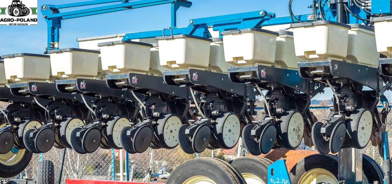 KINZE 3600 - 2006 ROK - 12 RZĘDOWY + ZBIORNIK NA NAWÓZ I MIKROELEMENTY - Precision sowing machine: picture 4 KINZE 3600 - 2006 ROK - 12 RZĘDOWY + ZBIORNIK NA NAWÓZ I MIKROELEMENTY - Precision sowing machine: picture 4