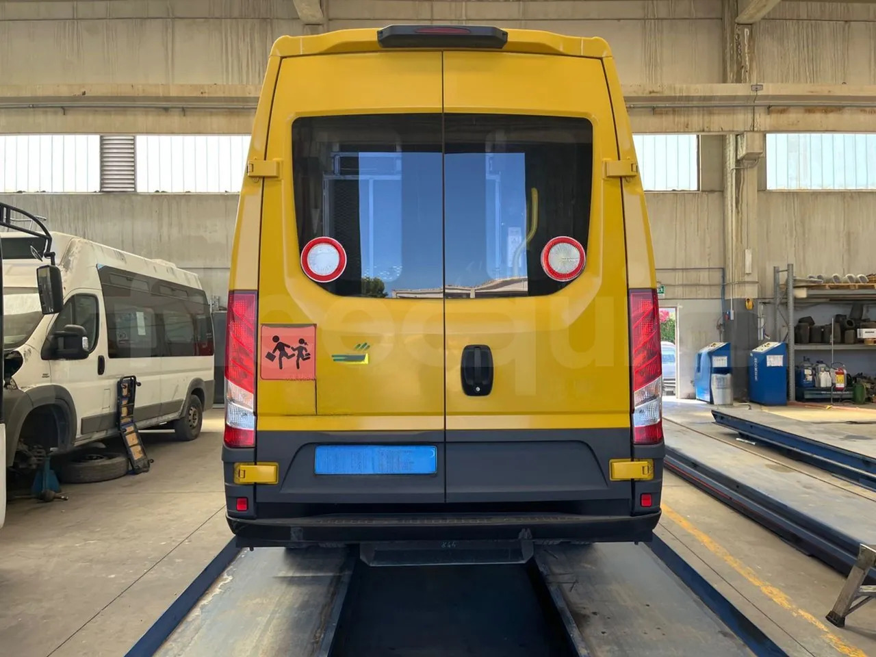 Iveco Daily - School bus: picture 5 Iveco Daily - School bus: picture 5