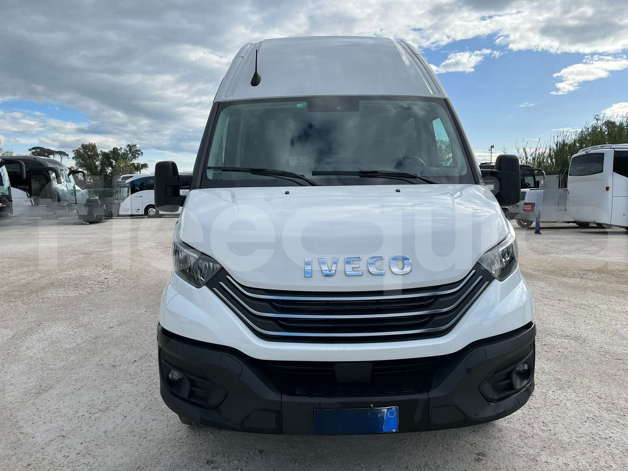 Iveco Daily - Suburban bus: picture 1 Iveco Daily - Suburban bus: picture 1