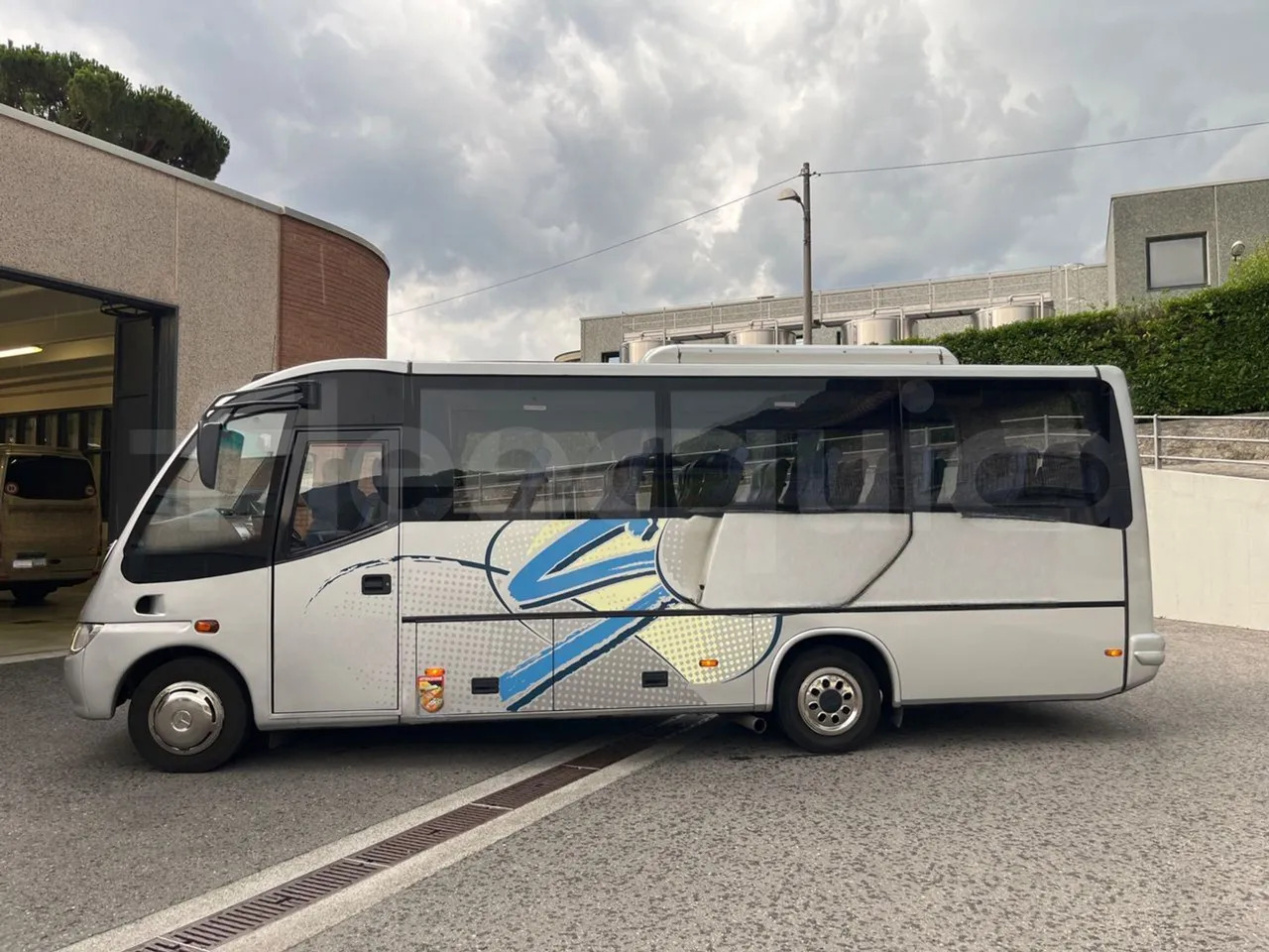 Coach Mercedes-Benz MB 818 S: picture 6