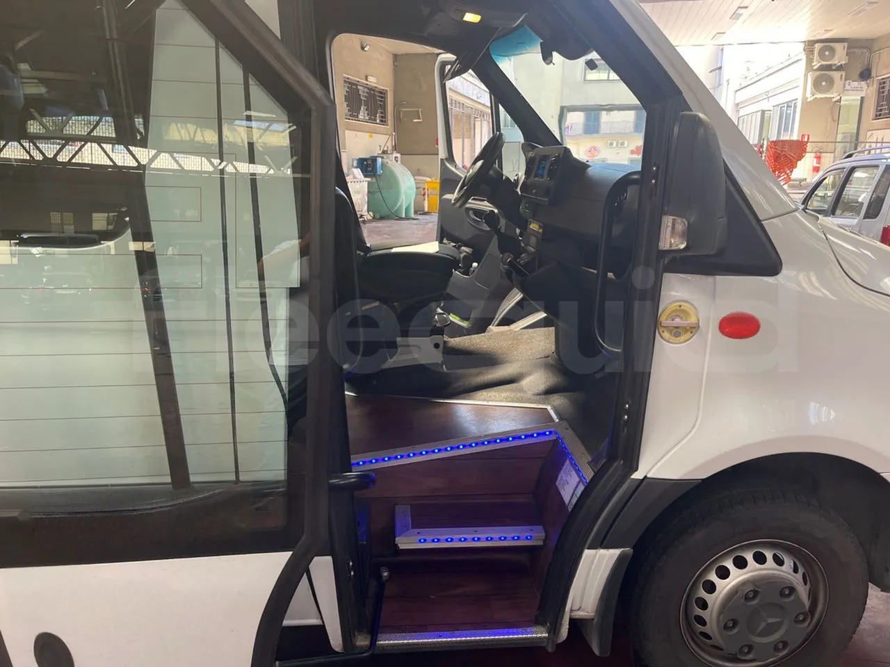 Suburban bus Mercedes-Benz Sprinter: picture 14