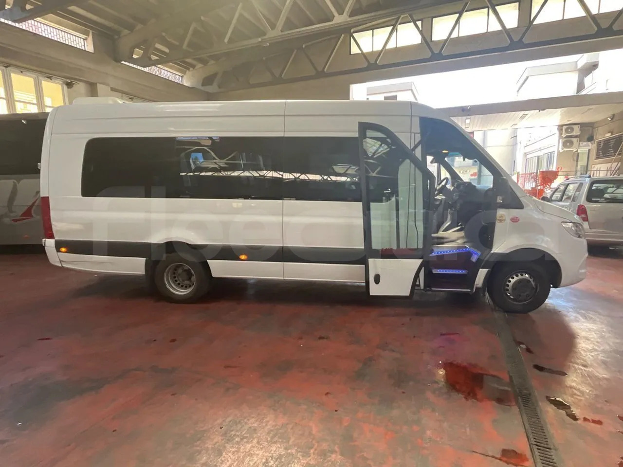 Suburban bus Mercedes-Benz Sprinter: picture 13