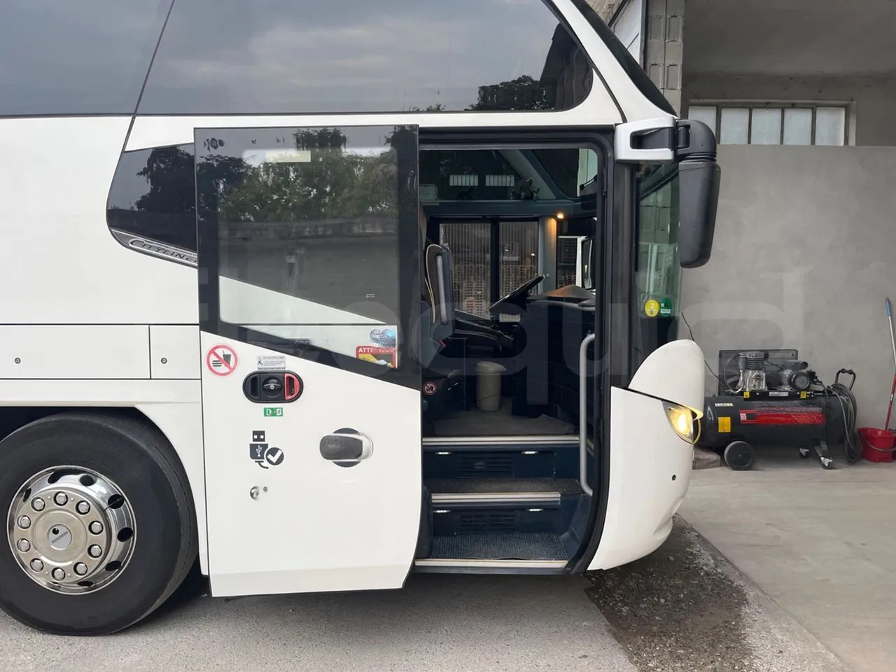 Coach Neoplan Cityliner: picture 15