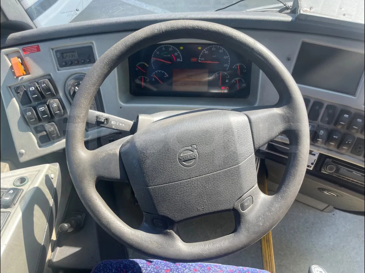 Volvo B12B - Coach: picture 2 Volvo B12B - Coach: picture 2