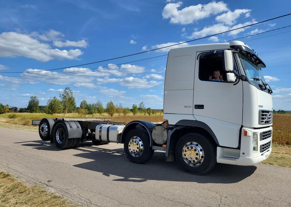 Volvo FH 500 8x2 - Cab chassis truck: picture 1 Volvo FH 500 8x2 - Cab chassis truck: picture 1