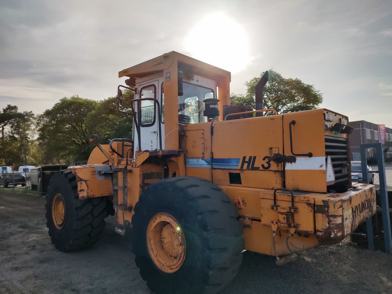 Hyundai HL35 - Wheel loader: picture 3 Hyundai HL35 - Wheel loader: picture 3