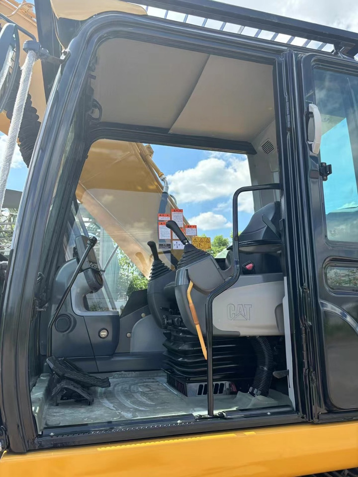 CATERPILLAR 320D2 - Crawler excavator: picture 5 CATERPILLAR 320D2 - Crawler excavator: picture 5
