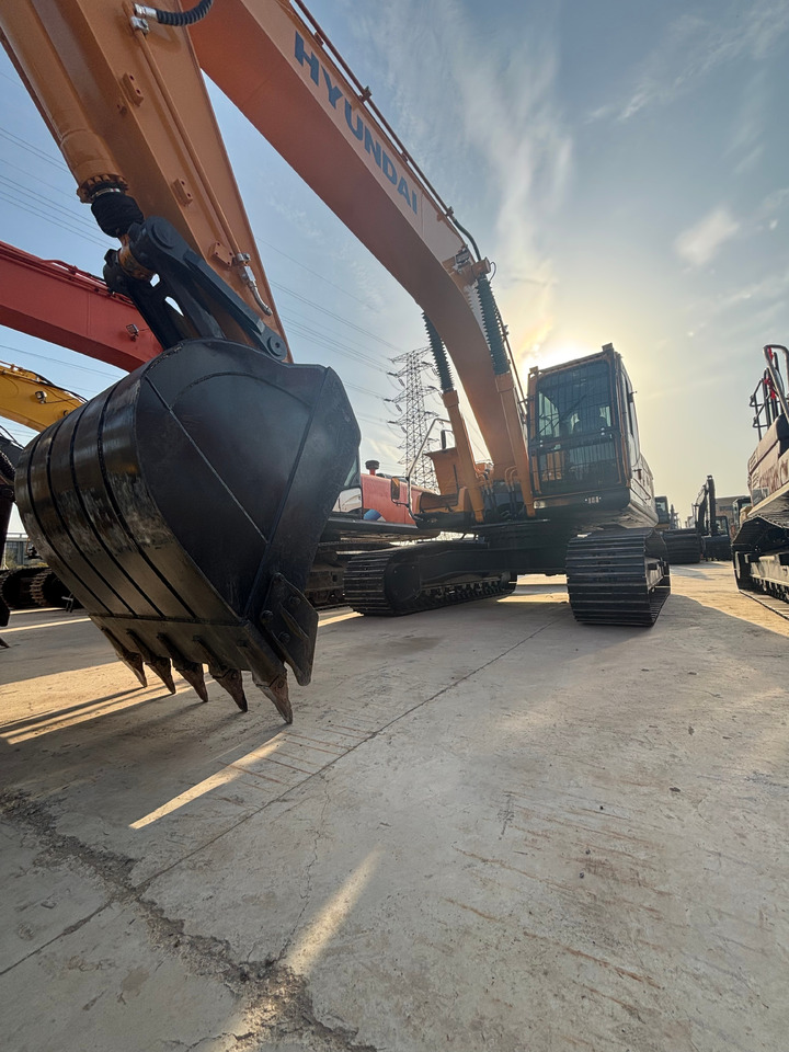 HYUNDAI 305LC-9T 30 ton class hydraulic excavator Hydraulic excavators customizable buckets hammer - Crawler excavator: picture 3 HYUNDAI 305LC-9T 30 ton class hydraulic excavator Hydraulic excavators customizable buckets hammer - Crawler excavator: picture 3