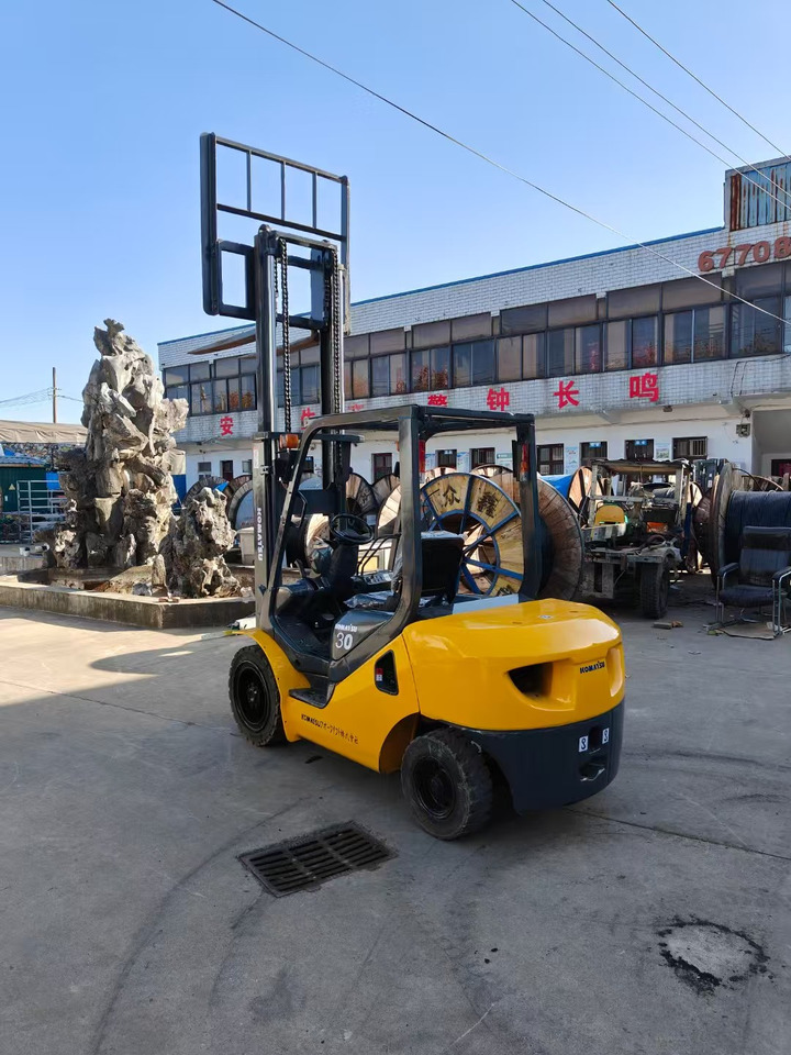 KOMATSU FD30T japan brand used 3 ton forklift Komatsu diesel forklift - Diesel forklift: picture 1 KOMATSU FD30T japan brand used 3 ton forklift Komatsu diesel forklift - Diesel forklift: picture 1