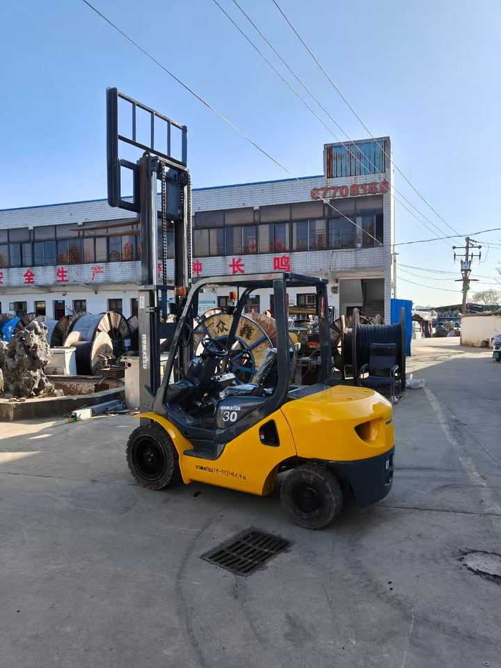 KOMATSU FD30T japan brand used 3 ton forklift Komatsu diesel forklift - Diesel forklift: picture 3 KOMATSU FD30T japan brand used 3 ton forklift Komatsu diesel forklift - Diesel forklift: picture 3