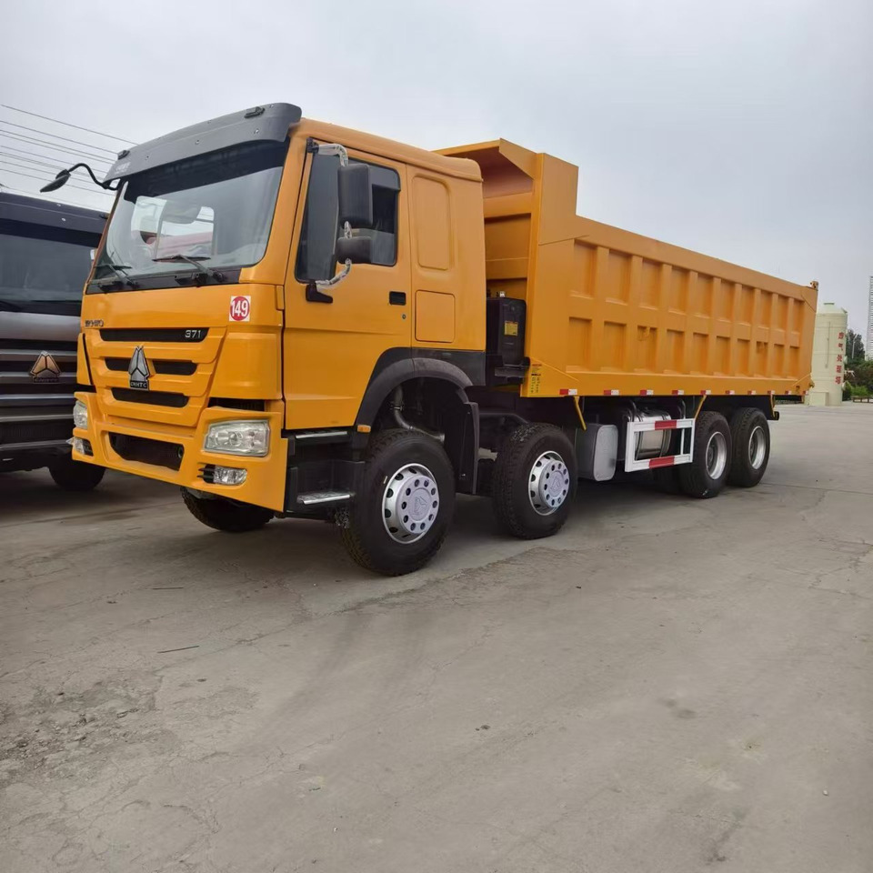 Tipper SINOTRUK howo 371 8x4 dump truck: picture 6 Tipper SINOTRUK howo 371 8x4 dump truck: picture 6