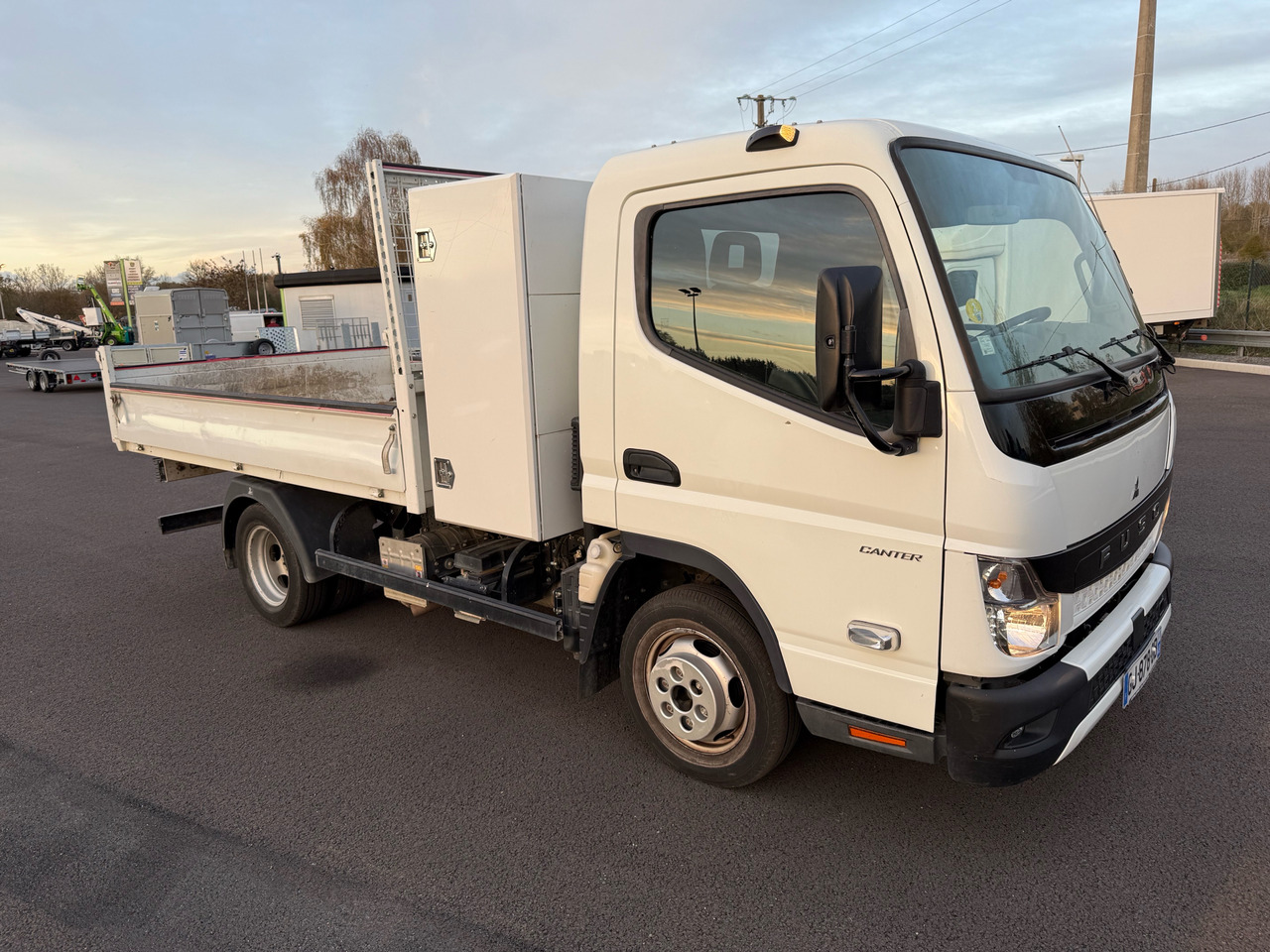 Mitsubishi Canter Fuso - Tipper van: picture 1 Mitsubishi Canter Fuso - Tipper van: picture 1