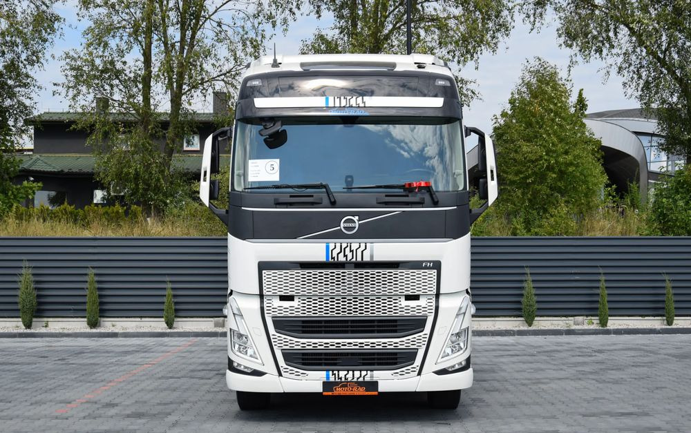 Volvo FH500 / EURO 6 / NOWY MODEL / KLIMATYZACJA POSTOJOWA / ACC / LEDY / 2 ZBIORNIKI PALIWA / FULL SPILERY / 2022 / SERWISOWANY / SPROWADZONY - Tractor unit: picture 2 Volvo FH500 / EURO 6 / NOWY MODEL / KLIMATYZACJA POSTOJOWA / ACC / LEDY / 2 ZBIORNIKI PALIWA / FULL SPILERY / 2022 / SERWISOWANY / SPROWADZONY - Tractor unit: picture 2