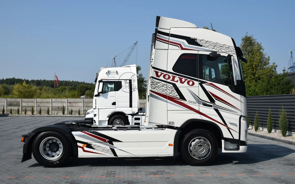Volvo FH500 / EURO 6 / NOWY MODEL / KLIMATYZACJA POSTOJOWA / ACC / LEDY / 2 ZBIORNIKI PALIWA / FULL SPILERY / 2022 / SERWISOWANY / SPROWADZONY - Tractor unit: picture 4 Volvo FH500 / EURO 6 / NOWY MODEL / KLIMATYZACJA POSTOJOWA / ACC / LEDY / 2 ZBIORNIKI PALIWA / FULL SPILERY / 2022 / SERWISOWANY / SPROWADZONY - Tractor unit: picture 4