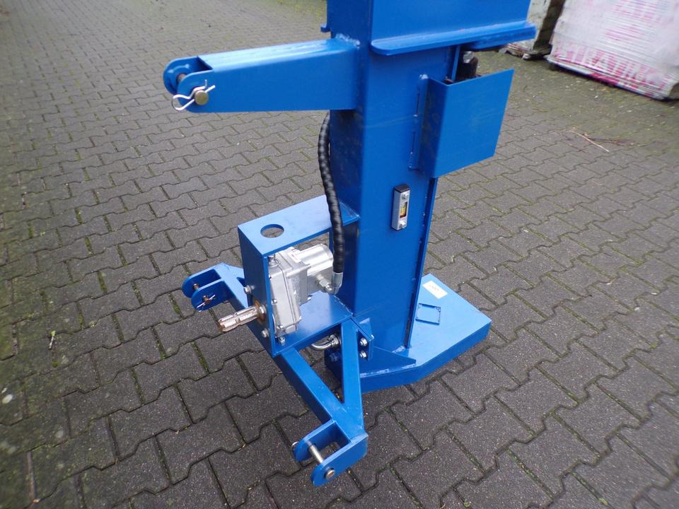 Holzspalter 22 Tonnen für Kleintraktor - Log splitter: picture 3 Holzspalter 22 Tonnen für Kleintraktor - Log splitter: picture 3