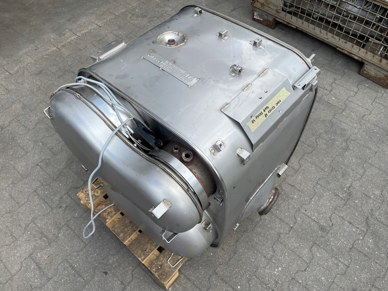 KATALIZATOR MAN TGX TGS EURO 6 DPF TŁUMIK WYDECH 81151036114 - Exhaust pipe for Truck: picture 1 KATALIZATOR MAN TGX TGS EURO 6 DPF TŁUMIK WYDECH 81151036114 - Exhaust pipe for Truck: picture 1