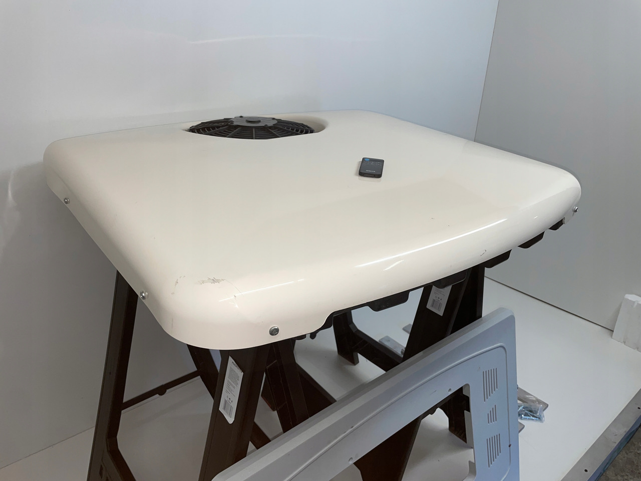 KLIMATYZACJA POSTOJOWA PILOT SLIMCOOL FACTORY PREP DAF SCANIA MC1507523 - AC compressor for Truck: picture 2 KLIMATYZACJA POSTOJOWA PILOT SLIMCOOL FACTORY PREP DAF SCANIA MC1507523 - AC compressor for Truck: picture 2