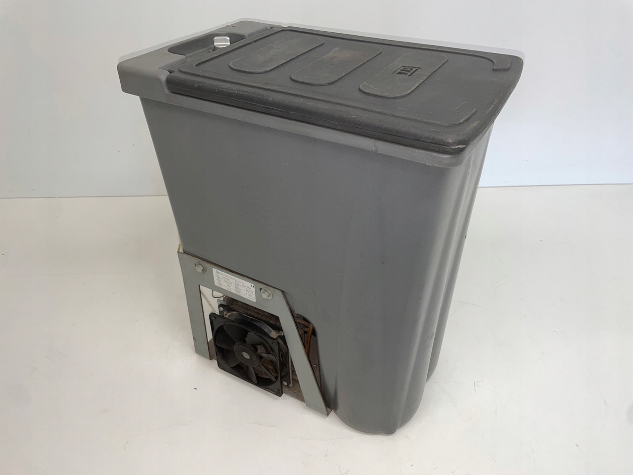 LODÓWKA CHŁODZIARKA MERCEDES ACTROS 80032324 - Cab and interior for Truck: picture 3 LODÓWKA CHŁODZIARKA MERCEDES ACTROS 80032324 - Cab and interior for Truck: picture 3