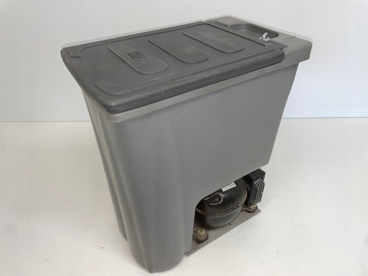 LODÓWKA CHŁODZIARKA MERCEDES ACTROS 80032324 - Cab and interior for Truck: picture 1 LODÓWKA CHŁODZIARKA MERCEDES ACTROS 80032324 - Cab and interior for Truck: picture 1