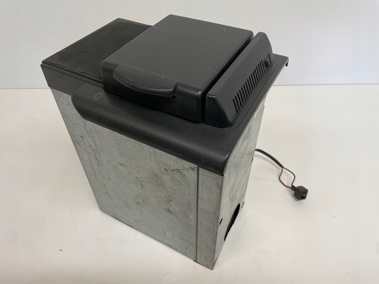 LODÓWKA CHŁODZIARKA RENAULT MAGNUM DXI 24V 6L 60W 5010309920 - Cab and interior for Truck: picture 1 LODÓWKA CHŁODZIARKA RENAULT MAGNUM DXI 24V 6L 60W 5010309920 - Cab and interior for Truck: picture 1