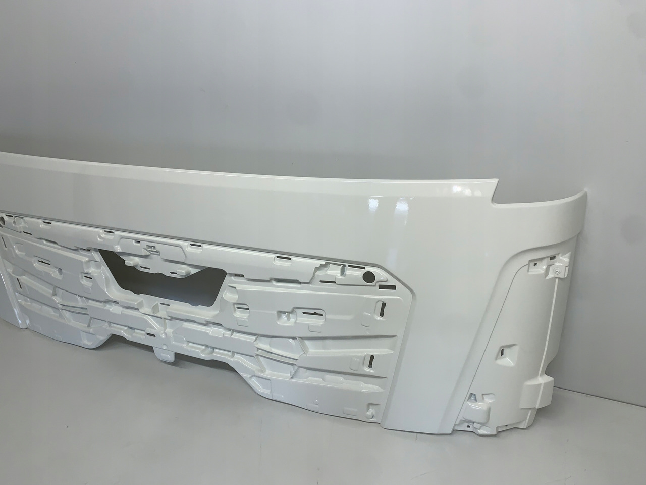 MASKA ATRAPA MAN TGL TGM TG3 TGS NOWY MODEL 2021 RAL 9010 - Hood for Truck: picture 3 MASKA ATRAPA MAN TGL TGM TG3 TGS NOWY MODEL 2021 RAL 9010 - Hood for Truck: picture 3