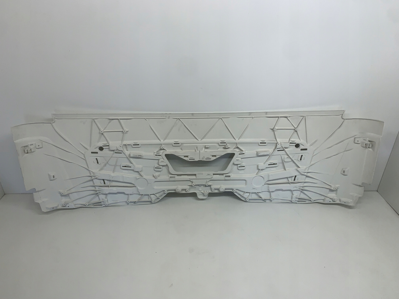 MASKA ATRAPA MAN TGL TGM TG3 TGS NOWY MODEL 2021 RAL 9010 - Hood for Truck: picture 4 MASKA ATRAPA MAN TGL TGM TG3 TGS NOWY MODEL 2021 RAL 9010 - Hood for Truck: picture 4