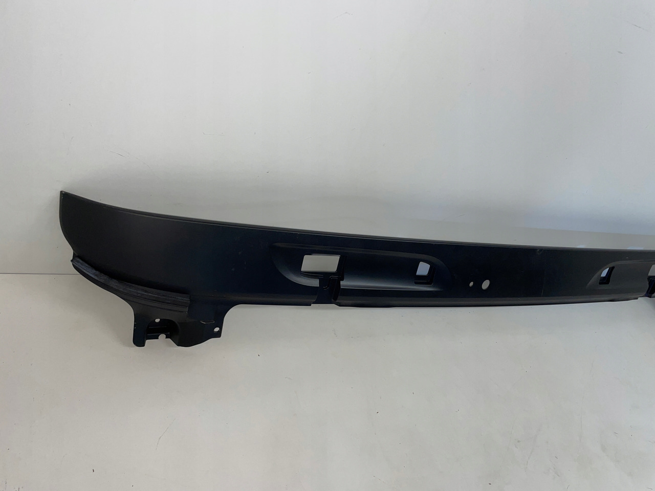 PODSZYBIE OSŁONA MASKOWNICA DAF CF 1980795 - Windscreen for Truck: picture 2 PODSZYBIE OSŁONA MASKOWNICA DAF CF 1980795 - Windscreen for Truck: picture 2